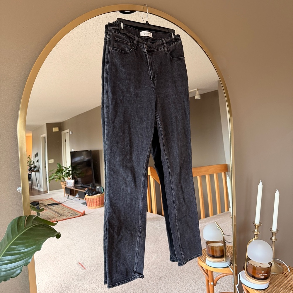 Abercrombie & Fitch Criss Cross 90s High Waisted Straight Leg Jeans